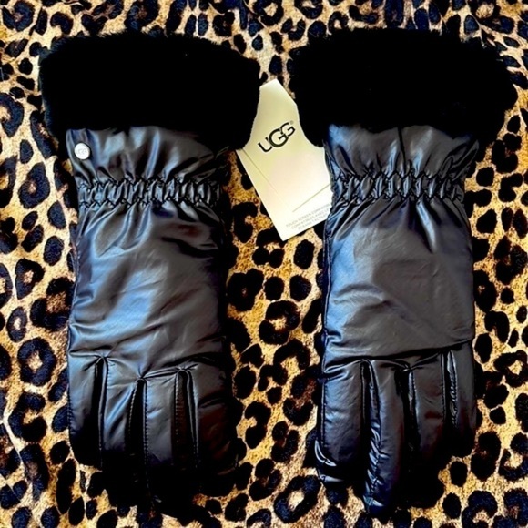 Brand New UGG Water Resistant Smart Touchscreen Black Gloves w/ Genuine Leather - Picture 2 of 16